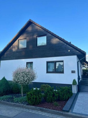 Schöne 3-Zimmer-DG-Wohnung mit Balkon und Einbauküche in Hanau. Direkt am Main gelegen.