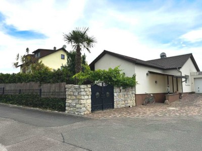 Tolles modernisiertes Einfamilienhaus mit Einliegerwohnung und mediterranem Garten in St. Leon