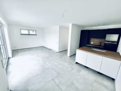 Neuwertige Wohnung mit drei Zimmern sowie Balkon und EBK in Gründau