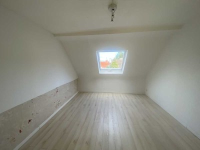 Charmante Dachgeschoß-Wohnung nahe Rhein-Ruhr-Zentrum - auf Wunsch mit Mansarde im Spitzboden