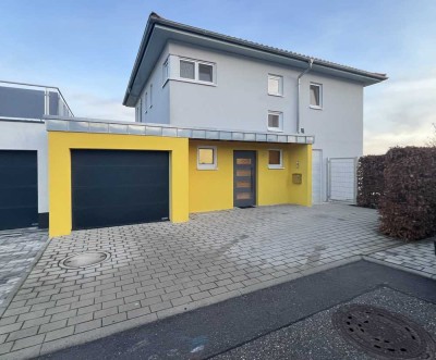 Einfamilienhaus mit Einliegerwohnung, Garage und Weitblick