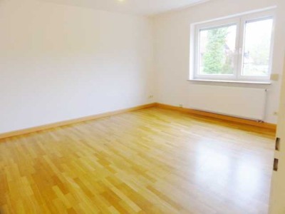 Ruhige und helle Wohnung mit Balkon