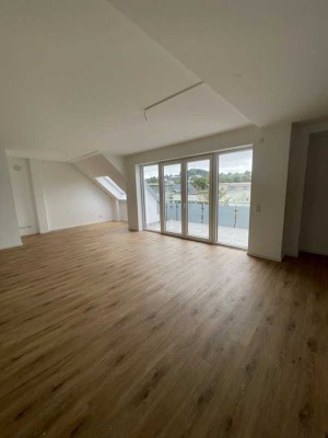 Olpe Zentrum, elegante, helle 4 ZKB DG Wohnung, mit Aufzug