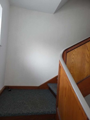 Günstige, modernisierte 7-Zimmer-Wohnung mit Balkon und Einbauküche in Esens