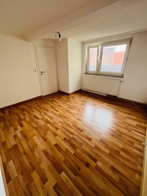 Für große Familie -Gepflegte Doppelhaushälfte in Seebronn: großzügig, hochwertig & sofort bezugsfrei