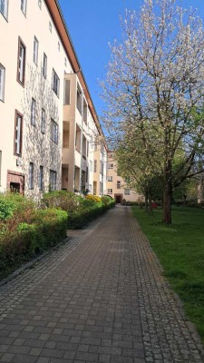 Provisionsfrei bzw. Tausch: Zehlendorf, ruhige 5-Zi.-Altbauwohnung, in Kürze bezugsfrei