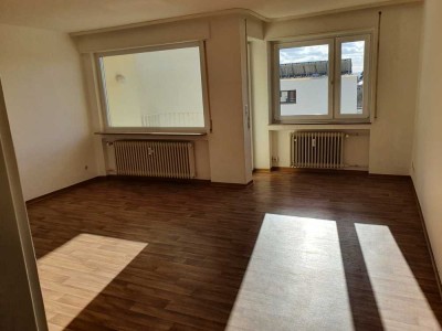 "Helle 3 Zi-WG mit Balkon und Kfz-Stellplatz (EBK Ablöse möglich) in Ostfildern-Ruit"