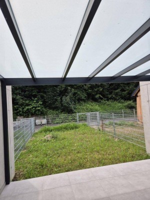 Erstbezug - Maisonettewohnung mit Reihenhauscharakter mit überdachter Terrasse und Garage