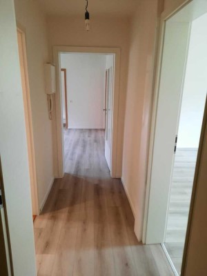 Helle frisch renovierte Wohnung 580 € - 77 m² - 3.5 Zi.
