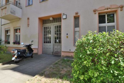 Geräumige Altbauwohnung mit Balkon und Tageslichtbad