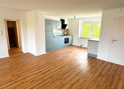 Preisreduzierung!  - TOP LAGE | Kernsanierte 2-Zimmer-Wohnung mit Balkon inkl. Stellplatz