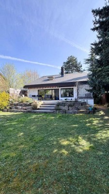 Moderne Lebensqualität trifft grüne Idylle – stilvolle Villa in bester Lage von Mainz-Bretzenheim