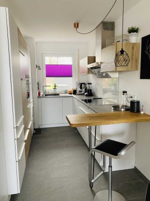 Geschmackvolle, neuwertige 3-Zimmer-Erdgeschosswohnung mit geh. Innenausstattung mit Terrasse & EBK