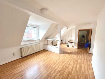 DG-Wohnung mit kl. Gartenparzelle ++ Gut geschnitten ++ Saniert