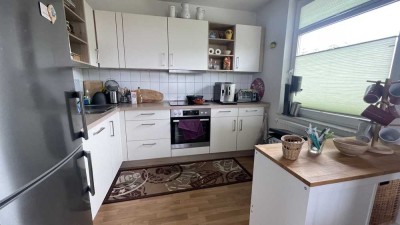Voll möblierte Penthouse-Wohnung mit großer Dachterrasse – ab sofort an ruhige Untermieter zu vergeb