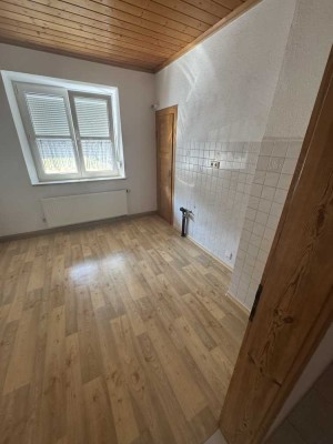 Attraktive 3-Zimmer-Erdgeschosswohnung mit Balkon in Amberg/Eisberg