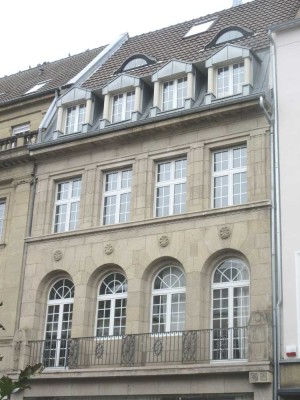 Bonn-City, attraktive 4 Zimmerwohnung in denkmalgeschütztem Altbau