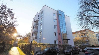 Zentral am Ulmer Kuhberg gelegen: Ruhige, stilvolle Erdgeschosswohnung mit Gartenanteil