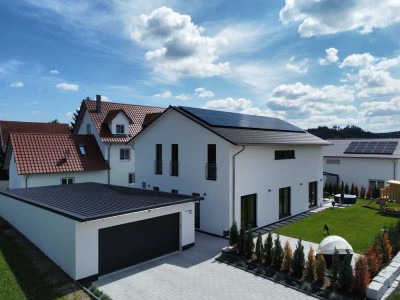 **ALTENMÜNSTER** Modernes Energiesparhaus (KfW 55) mit Wärmepumpe und PV-Anlage