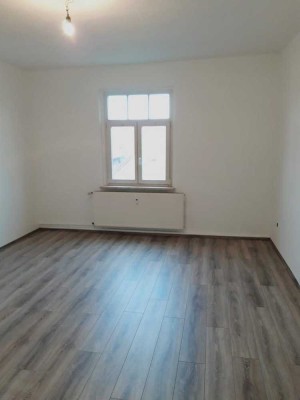 SCHÖNE 3-RAUM-WOHNUNG IN LOSSA ZU VERMIETEN! NEUE EBK AUF WUNSCH!