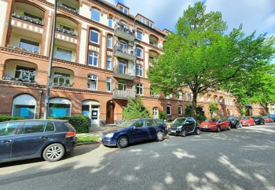 "Schleidenhof" - Helle 2-Zimmer-Altbauwohnung mit Potential in Barmbek-Süd