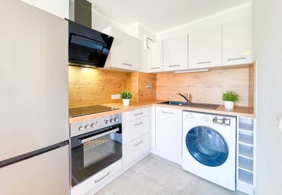 Sehr attraktive & neu sanierte 2-RW * hochwertig möbliert * neue EBK * TG * Balkon ins Grüne * TOP