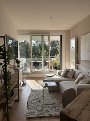 Stilvolle, neuwertige 2,5-Zimmer-Wohnung mit Balkon und Einbauküche in Berlin