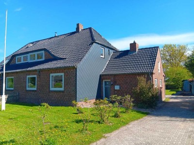 Sanierte DHH in super Lage in Süderlügum. Grosses Gr.stück.