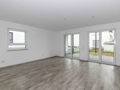 Neuwertige Erdgeschosswohnung mit Terrasse, 2 Tiefgaragenstellplätzen und Aufzug in Künzell-Engelhel