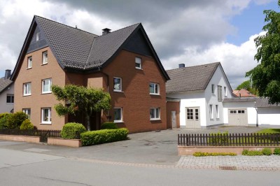 Mehrgenerationenhaus m. Werkstatt od. Unterstellmöglichkeiten f. Wohnwagen/ Oltimer (gr. Grundstück)