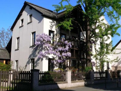 Lichtdurchflutete 4-Zimmer-Altbauwohnung mit Balkon in zentraler Lage in Bonn-Oberkassel