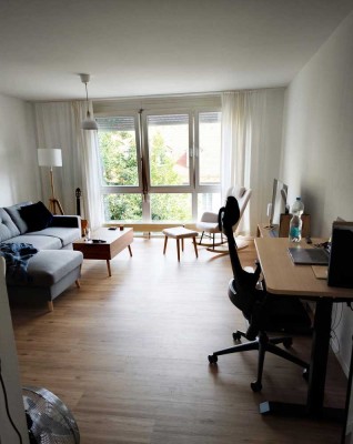 Mitten in Ludwigsburg, helle 2-Zi-Wohnung mit großer Dachterrasse