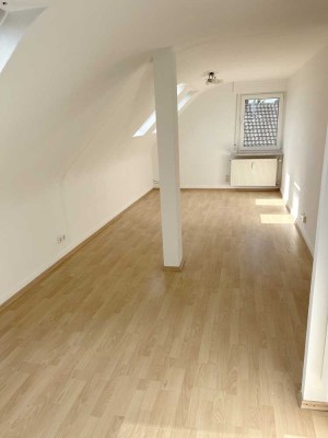 Helle 2-Zimmer-DG mit Einbauküche in Dreieich-Sprendlingen