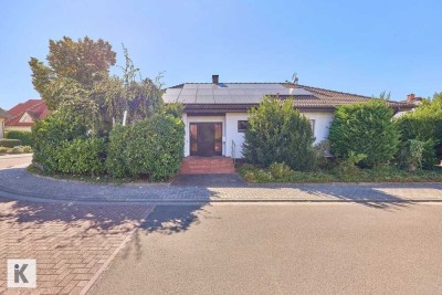 Winkelbungalow mit Souterrain, Photovoltaikanlage und Garten in ruhiger Lage
