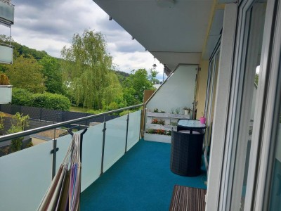 MÖBLIERTE STARTER-WOHNUNG MIT BALKON UND GARAGENPLATZ