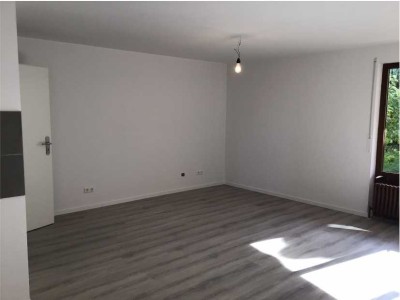 Ansprechende 2-Zimmer-Erdgeschosswohnung mit Terrasse, Balkon und EBK in Böblingen
