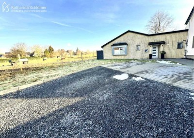 Großzügig, barrierearm, naturnah - Modernisierter Bungalow am Feldrand auf 1.785 m² Grundstück!