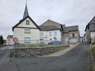 Einfamilienhaus mit Scheune und Garage