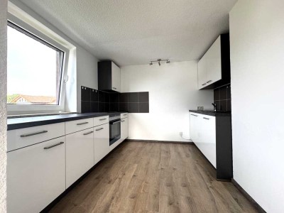 Tolle renovierte 2,5 Zi. DG Wohnung perfekt für 1-2 Pers.