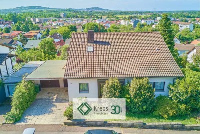 Licht, Luft und Panorama: Geräumiges Einfamilienhaus mit Garten und Einliegerwohnung in Top-Lage