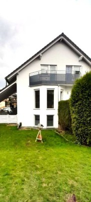 Gedern-Wenings: Sehr gepflegtes 2 FH mit ELW, Pool, Carport und großem Garten als Kapitalanlage!