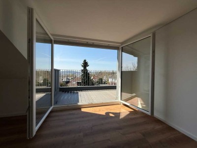 Erstbezug nach Sanierung - Exklusive DG-Wohnung mit Balkon, EBK und Keller