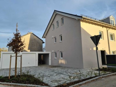 Große, lichtdurchflutete 2-Zimmer-Dachgeschosswohnung