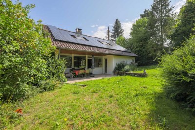 Ruhige Feldrandlage! Großzügiges Einfamilienhaus mit Garten in Pfinztal-Söllingen