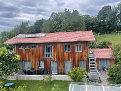 sonnige, neuwertige Erdgeschoßwohnung in freistehendem Einfamilienhaus