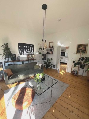 Lichtdurchflutete 4-Zimmer-Altbauwohnung mit Charme