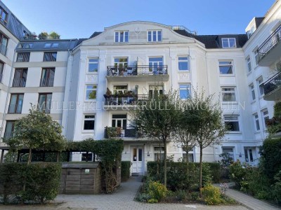 Wunderschöne, ruhige 3 Zi.-Altbauwohnung mit 2 Balkonen in Winterhude