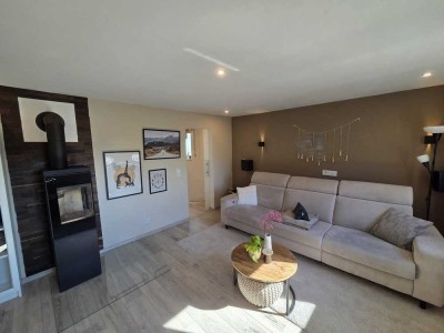 Charmante und komplett modernisierte DHH (80 m² Wfl.) mit pflegeleichtem Grundstück in Burgpreppac