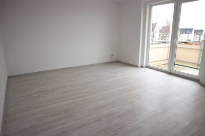 1 OG - Balkon- Bad mit Wanne + Fenster / 1.1.26