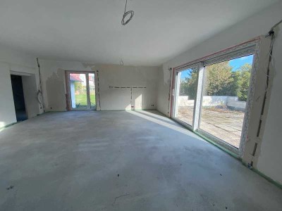 Zweifamilienhaus mit Garage! Sofort bezugsfrei!